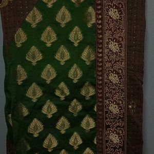 Floral Printed Saree, With Contrast Border.