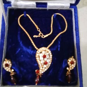 Attractive Mango Design Chain With Earrings