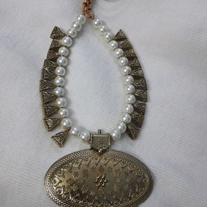 New Necklace With Pearl N Golden Combination