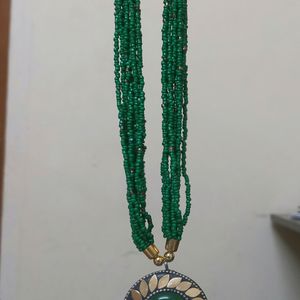 MULTILAYERED GREEN BEADS NECKLACE