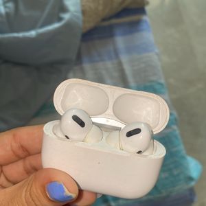 airpords pro , charging port not working