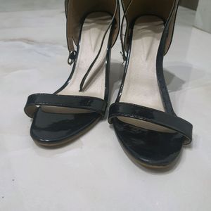 black colur heel