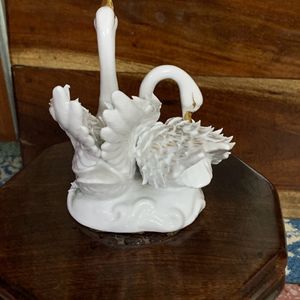 Price Drop!White Swan Couple Showpiece