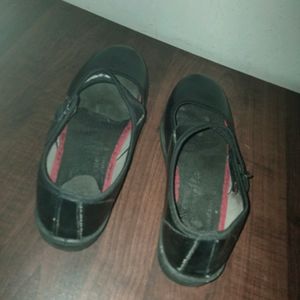 Black shoe With Free 2 Pair Shocks