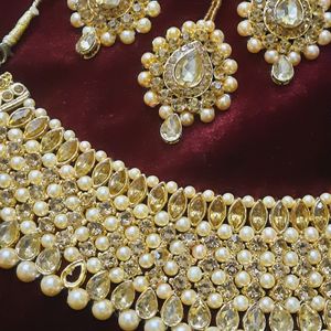 Kundan Necklace Set With Earing And Mangtika.