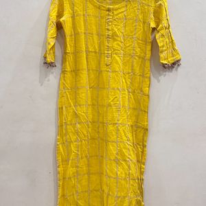 GERUA Gold checkered A Line Kurta With Tassels