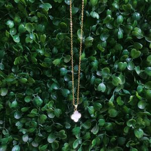 NEW CLOVER NECKLACE white available