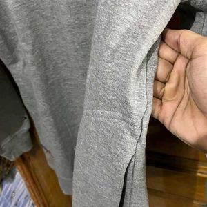 TOMMY HILFIGER LIGHT GREY CREW NECK SWEATSHIRT