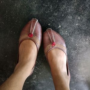 A Pair Of Jutti For Women