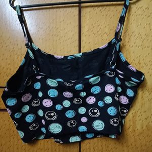 A Funky Black Crop Top For Your Daily Fashion