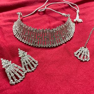 Silver Shimmering Necklace Set