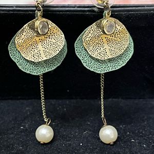 Pearl With Leaf Earing