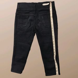 Black 3/4th Jeans With Silver Buttons