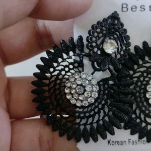 ❤️Black Earrings With White Beautiful Design