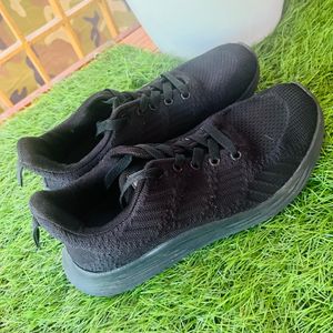 Unisex Black Shoes Size 39