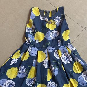 Sleeveless Frock With Yellow Coat