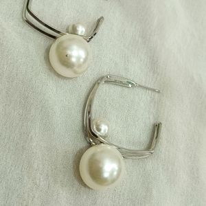 (₹90)Pearl Earrings