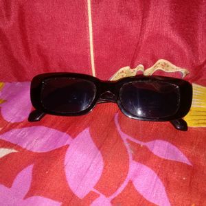 A Stylish Sunglasses For Causual And Party