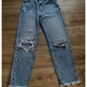 H&M 90’s Fit Faded Boyfriend Low Waist Jeans