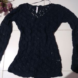 Knitted Black top . Extra long sleeves