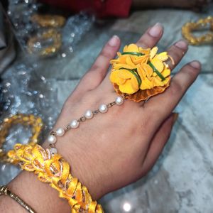 Haldi Bangles Set Of 4 With Finger Rings