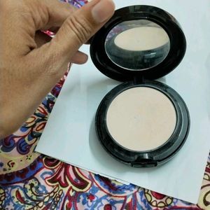 Huda Beauty 2in 1 Powder Cake