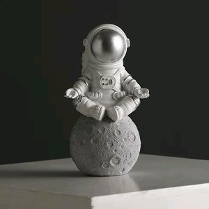 Austronaut Statue For Home Decor