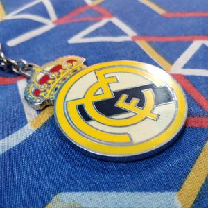 Adidas Real Madrid White Jersey + Key Chain ⚽