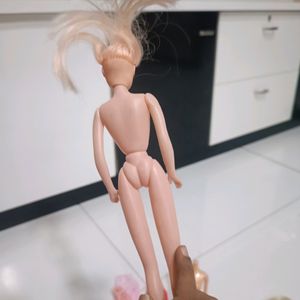 barbies With 8 Clothes N Shoes