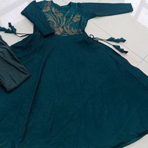 Naira Cut Ethnic Gown