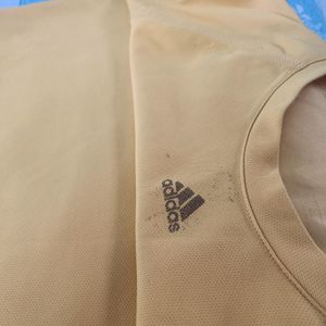 ADIDAS tshirt