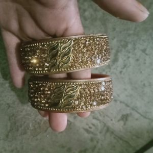 4 Bangles Set Like New