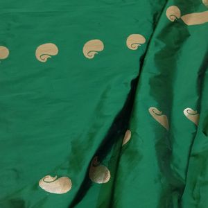 ✨Elegant Bottle Green Saree With Golden Designs