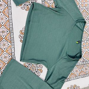 Bell sleeve crop top💚