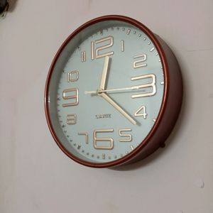 Wall Clock Golden/White Working/7 Days Used