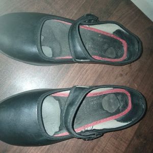 Black shoe With Free 2 Pair Shocks