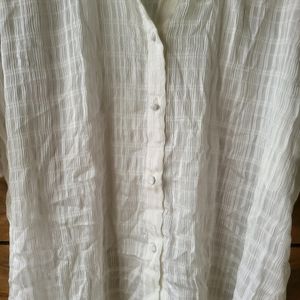 Off White Shirt With Bell Sleeves Pattern