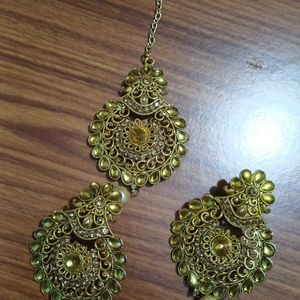 Earrings And Maangtika