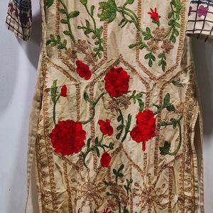 Pakistani Embroidery Kurti With Lays Daman.