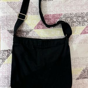 Black Slingbag