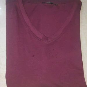 burgundy T shirt