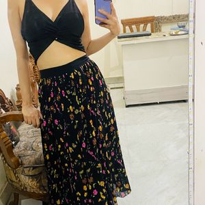 Set Of Pleated Skirt With Crop Top