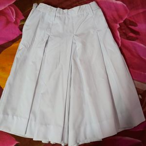 Basic Pleated White Skirt