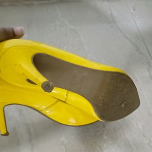 Yellow Plumps Size 4