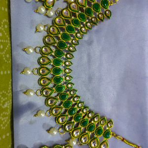 I M Selling A Beautiful Green Necklace