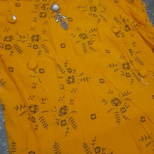 Beautiful Yellow Top. It Will Fit Size M AND L