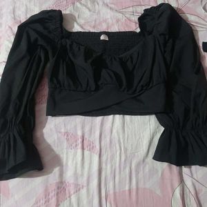 Black Full Sleeves Crop Top