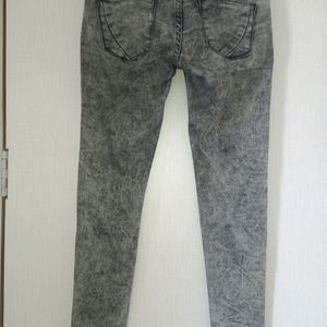 Denime Geans In Grey