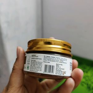 Multi-use Red Clay Face And Hair Mask