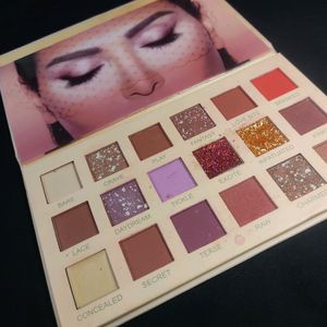 NUDE Eyeshadow Palette